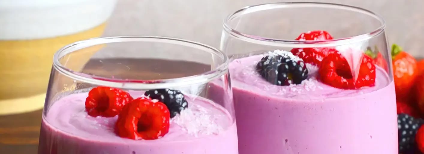 Berry tofu smoothie in a glass – a creamy, protein-rich, and refreshing drink with mixed berries.