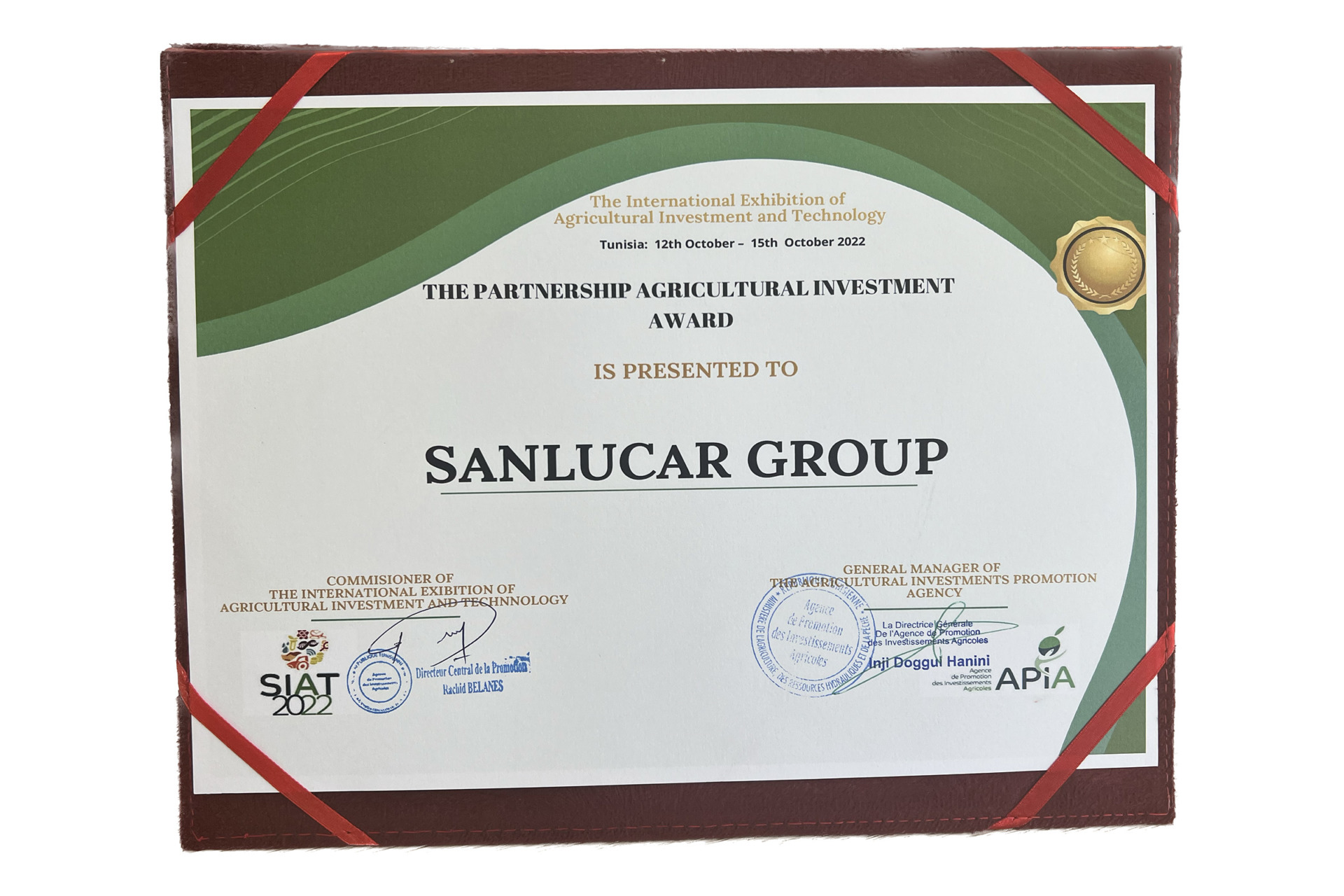 SanLucar receives an award for investment, recognizing its commitment to growth, sustainability, and innovation in the fresh produce sector.